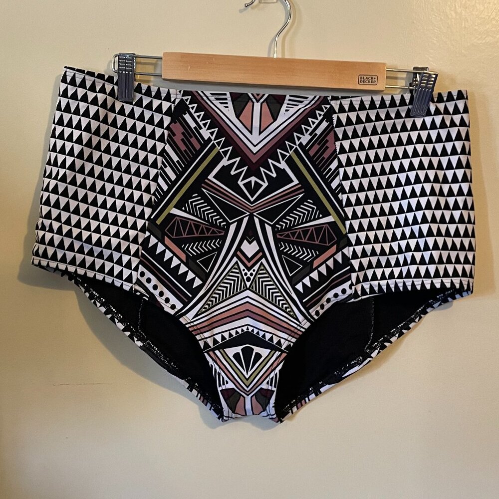 Swimsuits For All Geometric Black and White Bikini Bottom